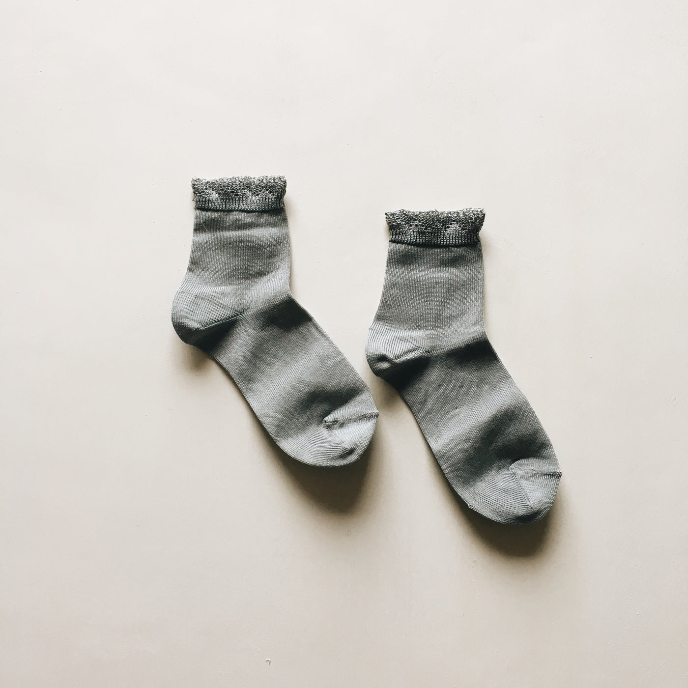 lace edge short socks | arctic